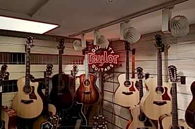 İstanbul, Beyoğlu (Tünel) Akustik & Klasik Gitar Mağazası, Fotoğraf: (2/2)