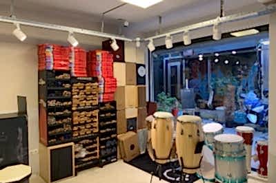 İstanbul, Beyoğlu (Tünel) Davul & Perküsyon Mağazası, Fotoğraf: (5/9)