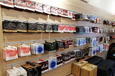 İstanbul, Beyoğlu (Tünel) Yaylı Enstrüman Mağazası, Fotoğraf: (4/4)